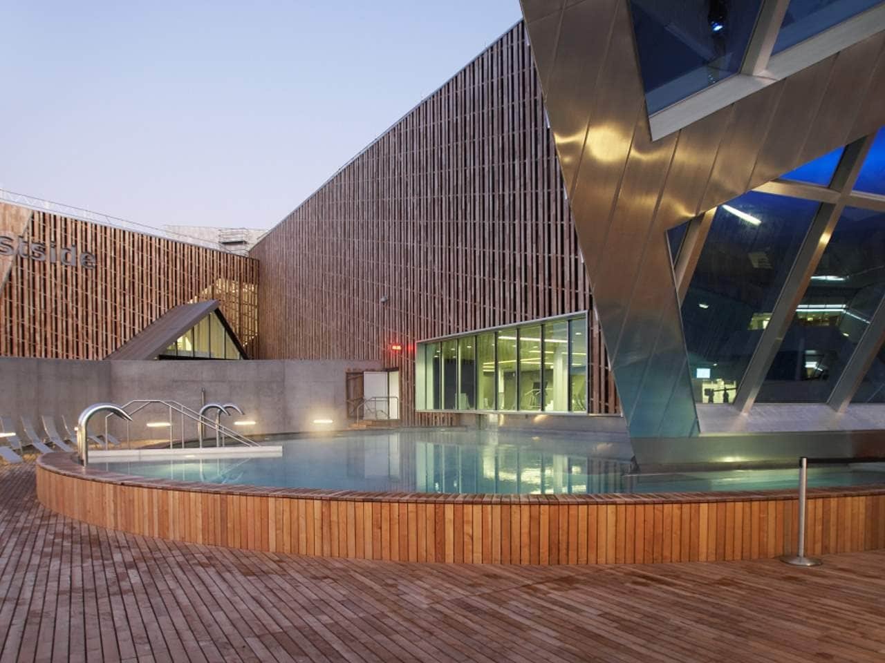 Aussenbad des Bernaqua im Westside in Bern